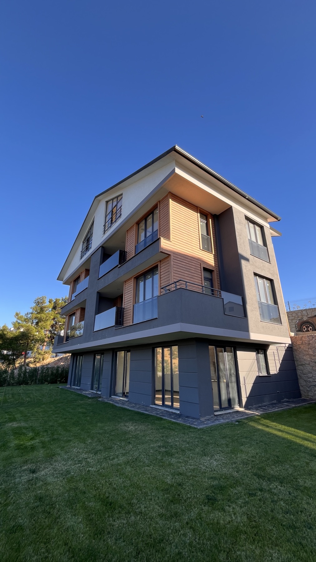 Bahçeden Arbetta Tavaklı villası