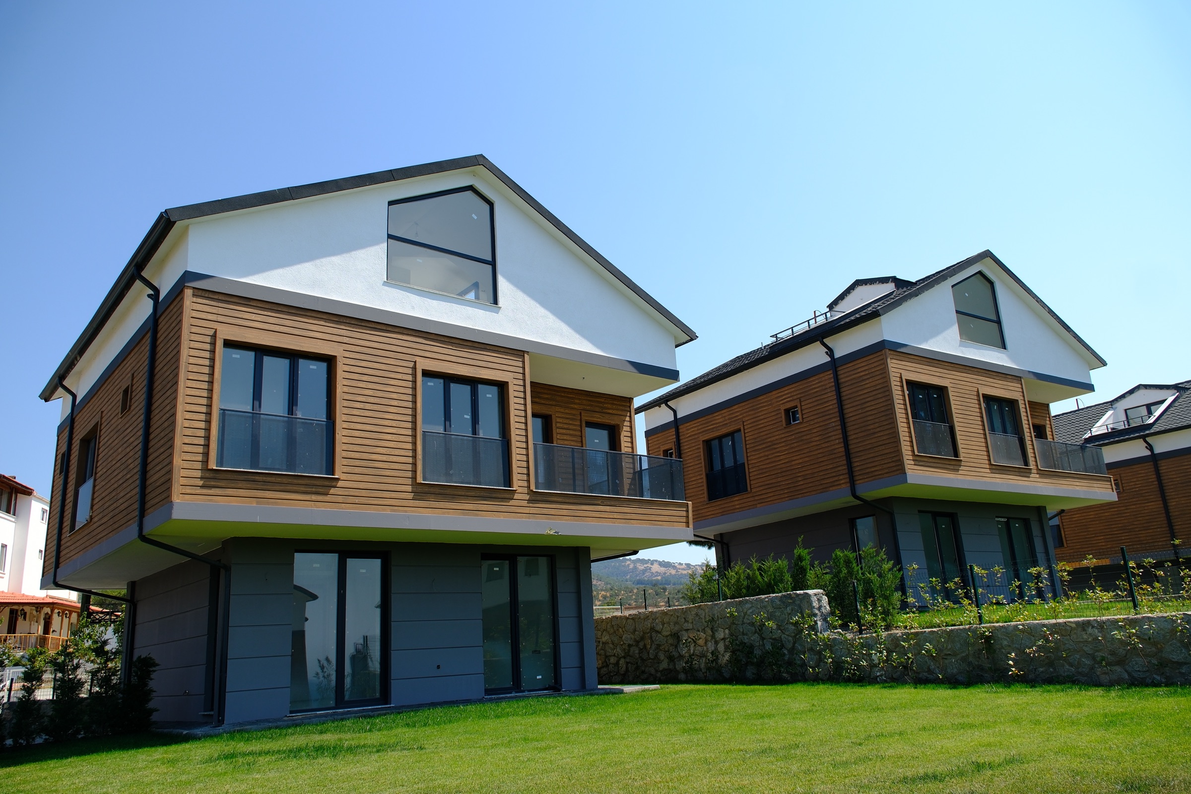 Ahşap cepheli modern Arbetta Tavaklı villaları